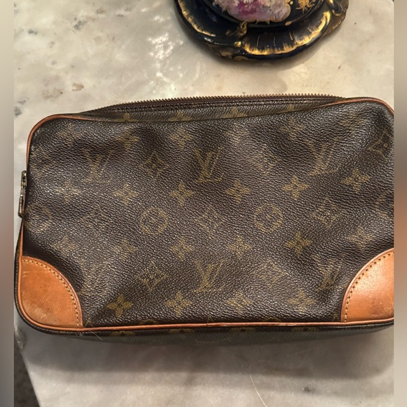 Louis Vuitton Wristlet - Picture 4 of 11